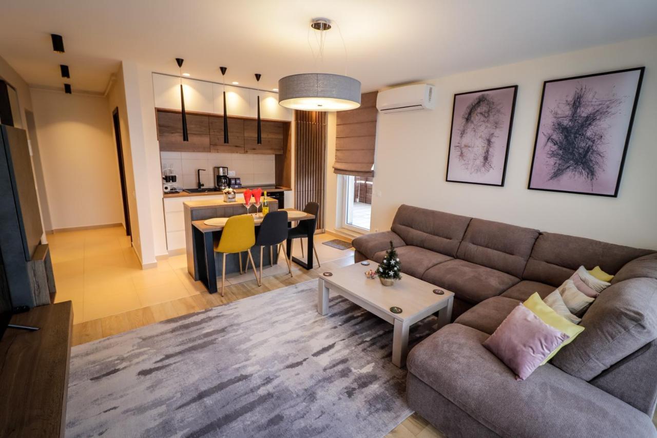 Appartement Lux Green Apartament 2 à Braşov Extérieur photo